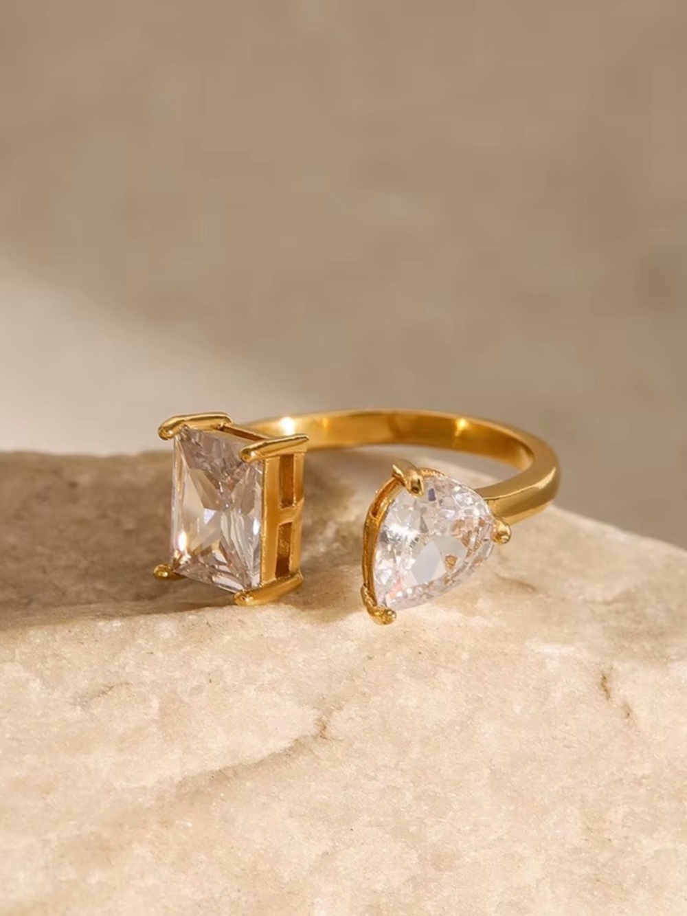 Gold Ring and Zircon Adjustable
Waterproof 💦
Stainless Steel